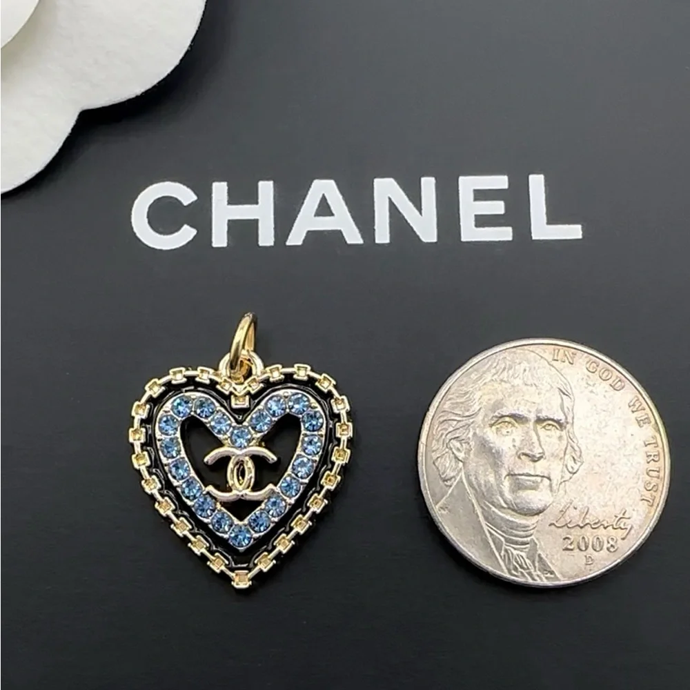 AUTHENTIC CHANEL BLUE HEART RHINESTONE CC GOLD TONE ZIPPER PULL PENDANT